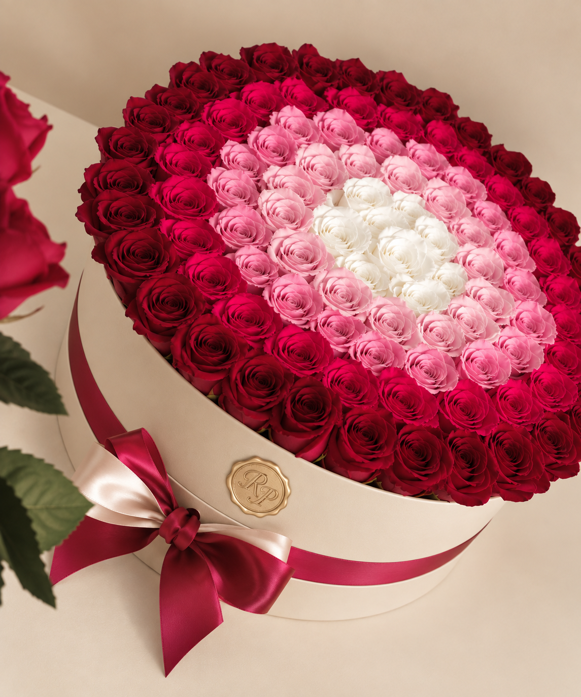 "Feminity" Box 140-150 roses Box