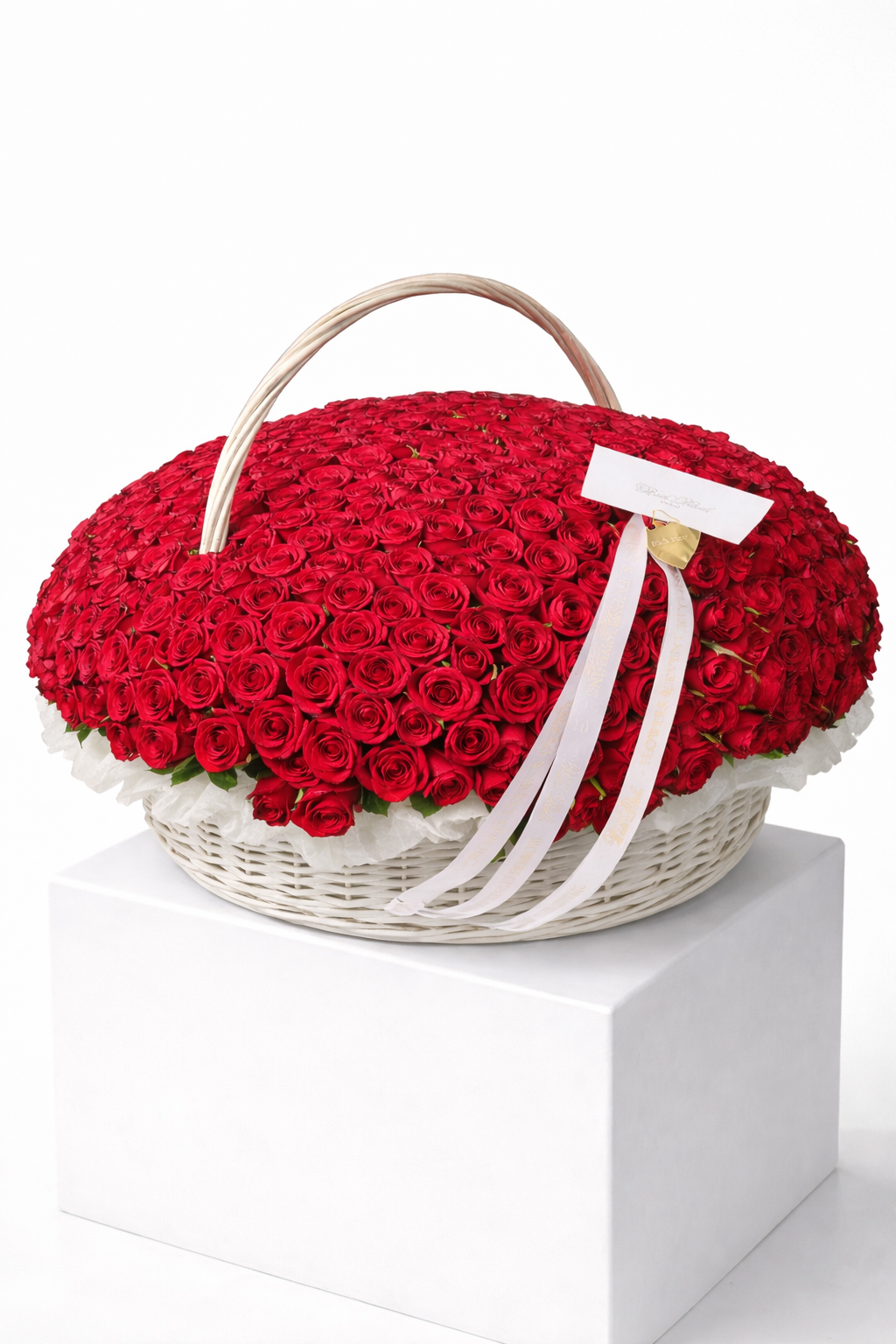 XXXXL `Premium Red Roses Basket 550 Roses