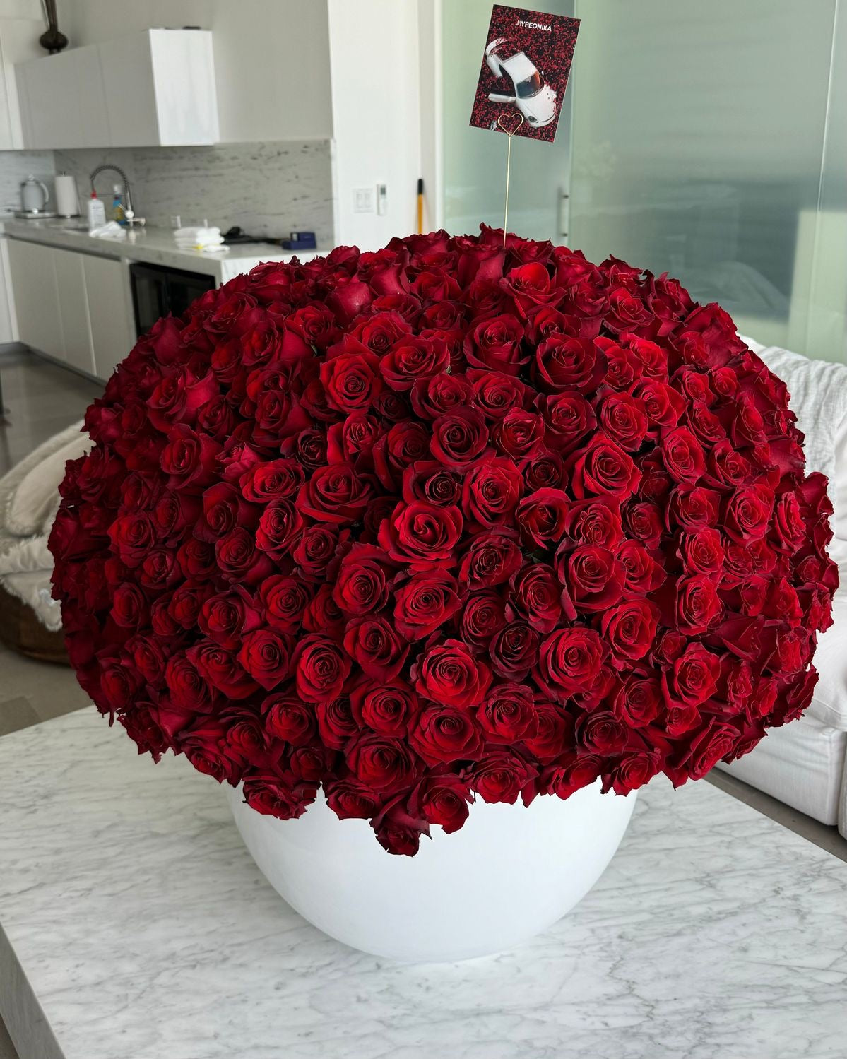 200 Red Roses in Vase